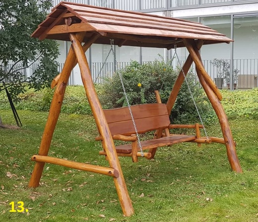 13. Hojdacka so strechou.jpg